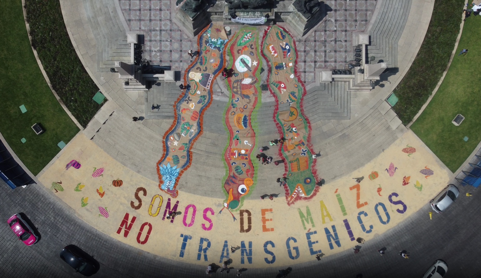 Alfombra creada por la campaña Sin Maíz no hay País en el Ángel de la Independencia de la Ciudad de México